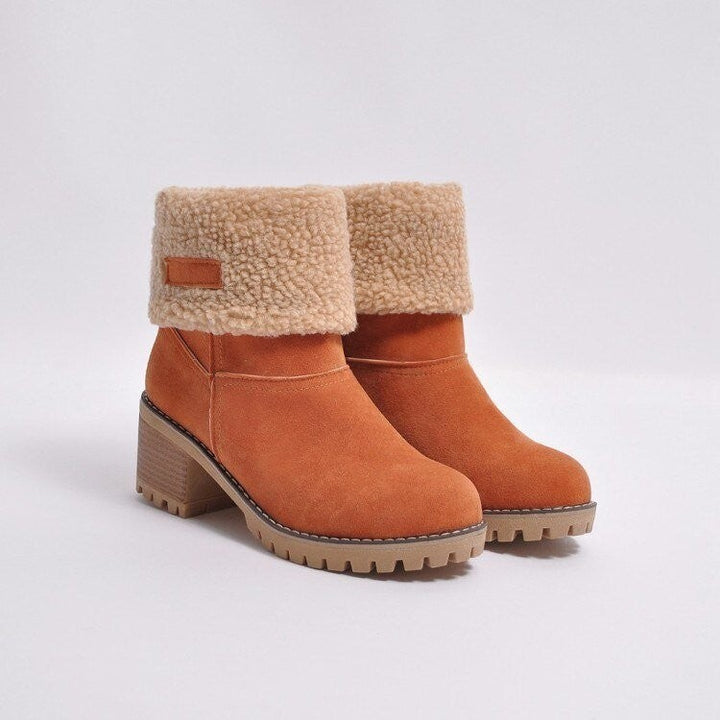 Orangefarbene Winterstiefeletten mit Fellumschlag und rutschfester Profilsohle