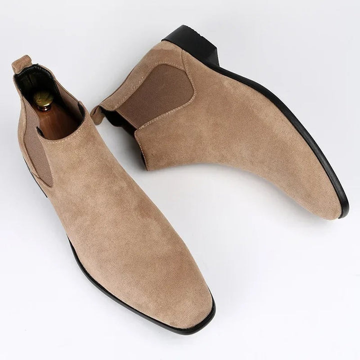 Chelsea Boots Herren beige Wildlederoptik Paar von oben mit Schuhspannern