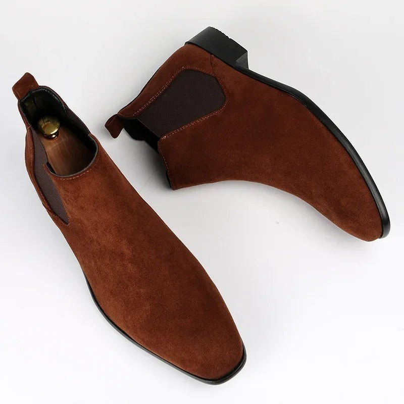 Chelsea Boots Herren cognacbraun Wildlederoptik Paar von oben mit Schuhspannern