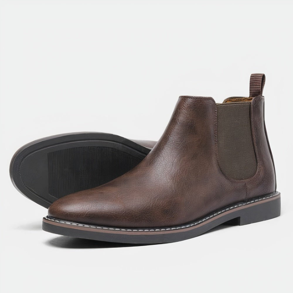 Dunkelbraune Chelsea Boots mit Kontrastnähten und schwarzer Profilsohle