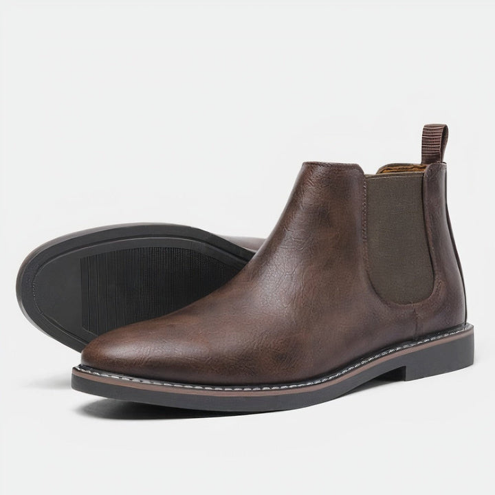 Dunkelbraune Chelsea Boots mit Kontrastnähten und schwarzer Profilsohle