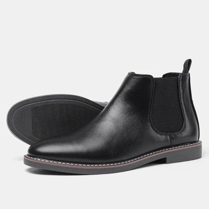 Schwarze Herren Chelsea Boots mit glänzendem Lederlook und schlanker Sohle