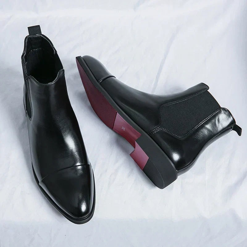 Schwarzer Chelsea-Stiefel Herren mit roter Kontrastsohle und Zugschlaufe