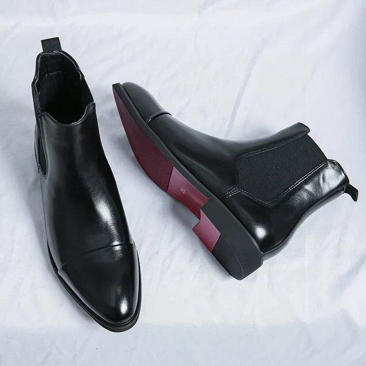 Schwarzer Chelsea-Stiefel Herren mit roter Kontrastsohle und Zugschlaufe