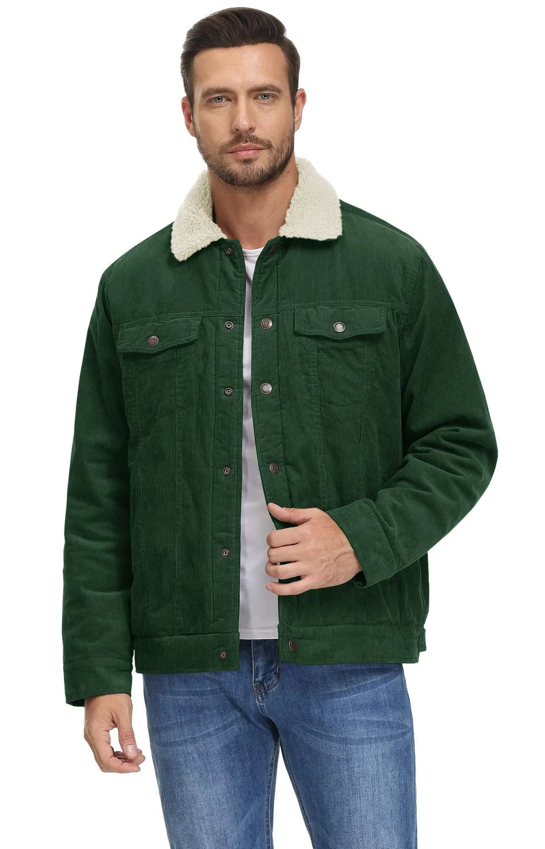 Mann trägt dunkelgrüne Cordjacke mit cremefarbenem Teddykragen