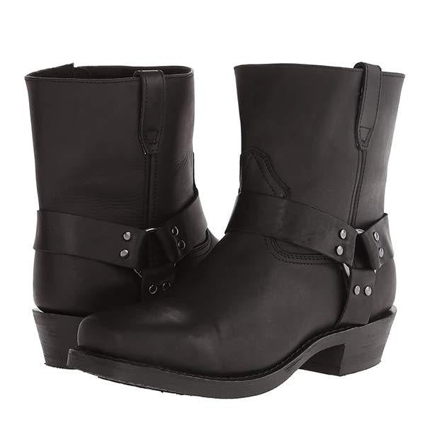Schwarze Cowboystiefel aus veganem Leder mit Zierriemen im Paar