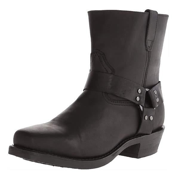 Schwarze Cowboystiefel mit Zierriemen und Blockabsatz in Dreiviertelansicht
