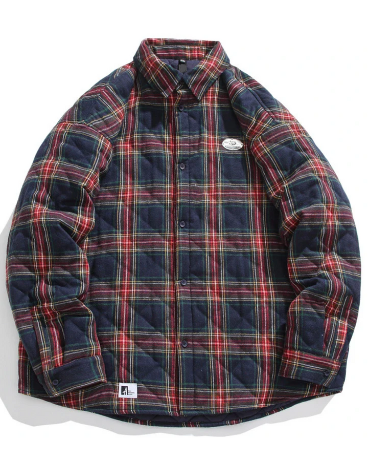 Dunkelblaue Hemdjacke mit rot-grünem Karomuster und Rautensteppung
