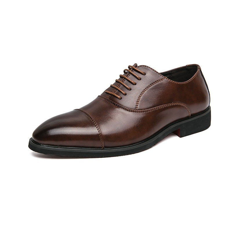 Brauner Lederschuh mit Zehenkappe und schlanker Silhouette im Profil