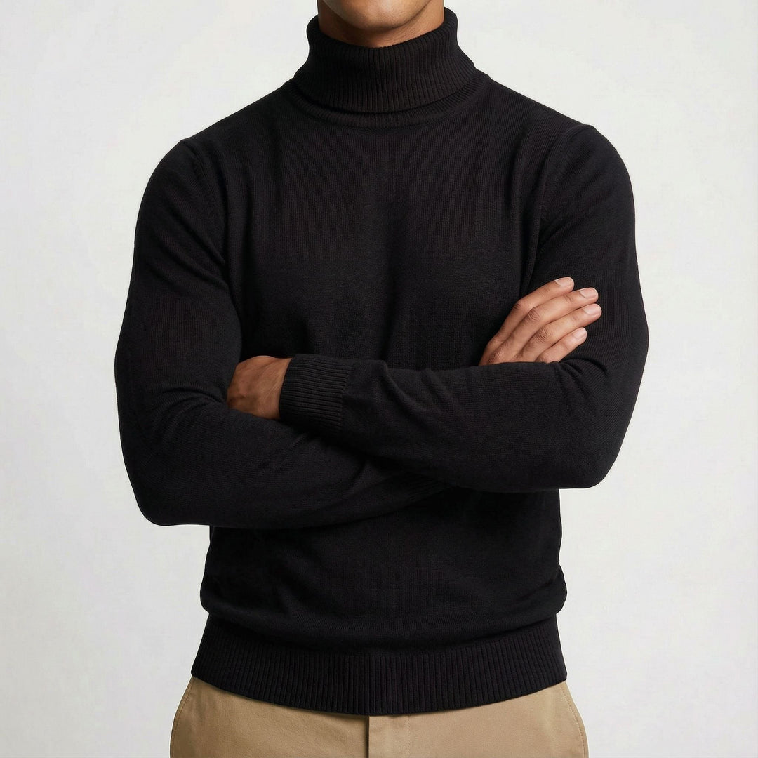 Schwarzer Rollkragenpullover mit verschränkten Armen, enge Passform Nahaufnahme