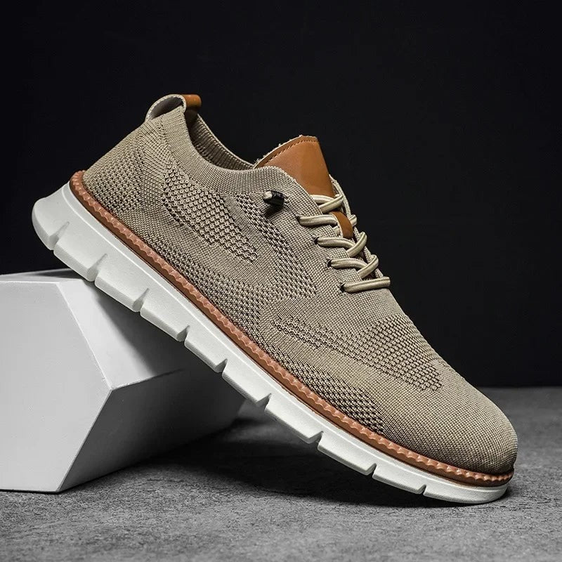 Herren Sneaker in Beige mit Strick-Optik und Brogue-Muster, weiße Sohle