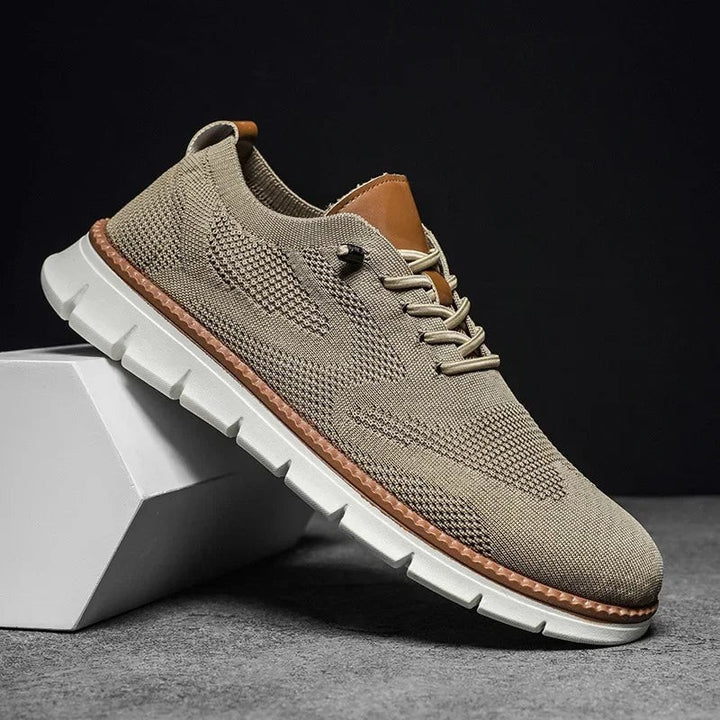 Herren Sneaker in Beige mit Strick-Optik und Brogue-Muster, weiße Sohle