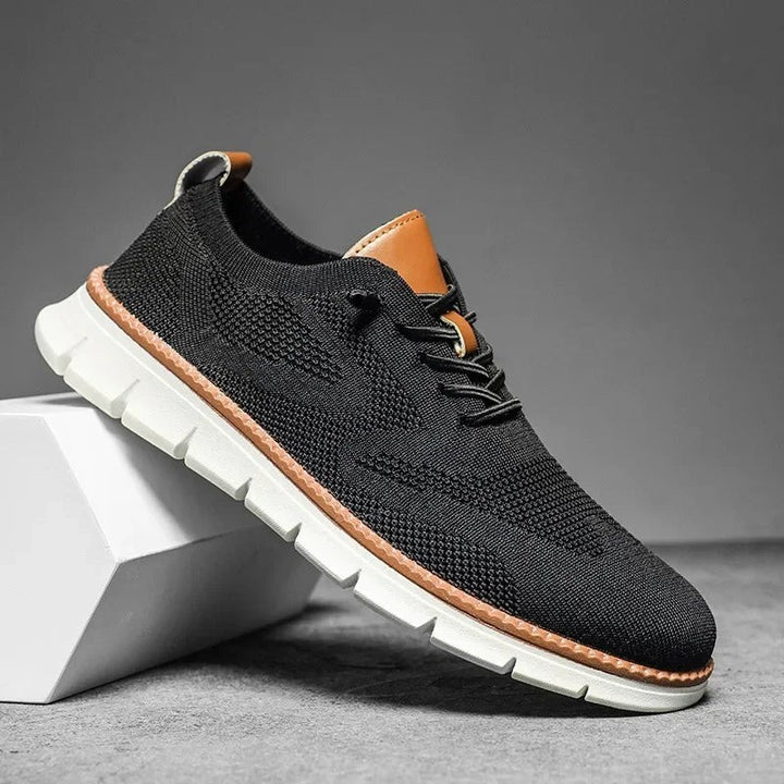Herren Sneaker in Schwarz mit Brogue-Muster und weißer Kontrastsohle
