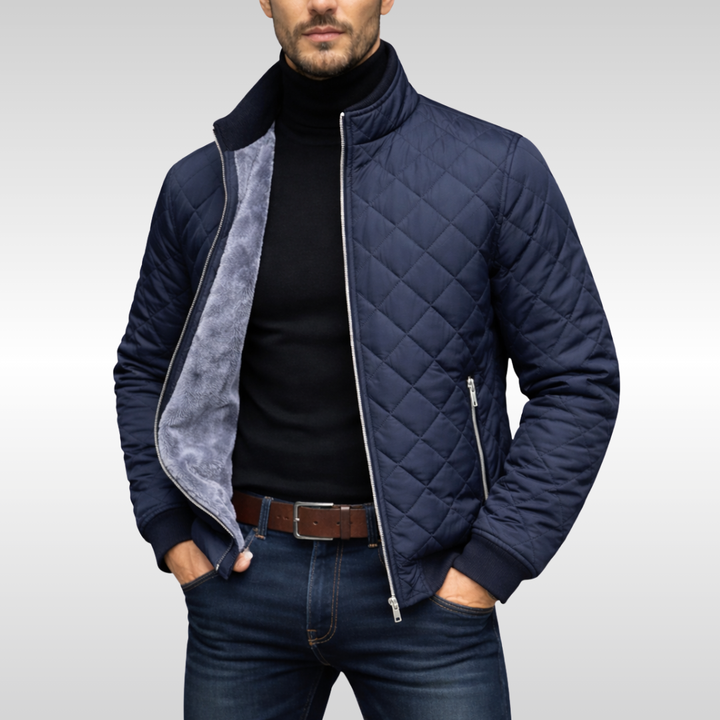 Dunkelblaue Steppjacke Herren mit Stehkragen und Fleece-Futter, offen getragen