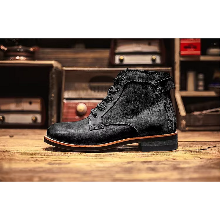 Schwarze Schnürstiefelette im Vintage-Look mit Blockabsatz seitlich
