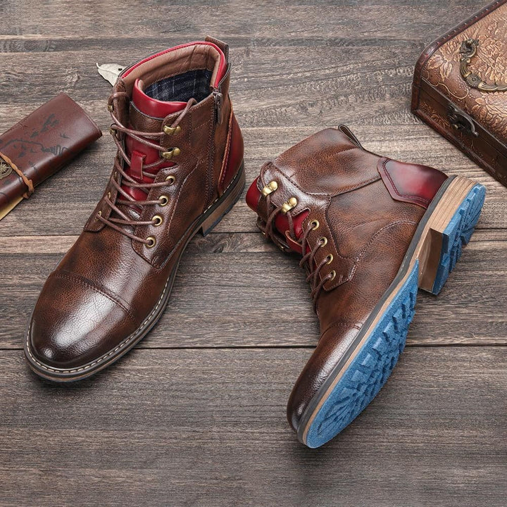 Paar Herrenstiefeletten mit Cap-Toe Design und profilierter Sohle