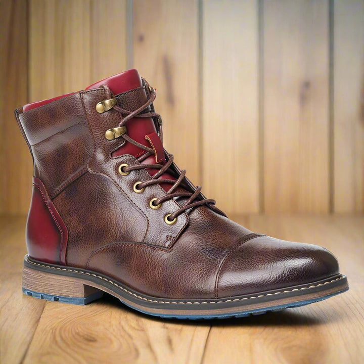 Braune Schnürstiefelette mit Cap-Toe und rotem Fersenleder
