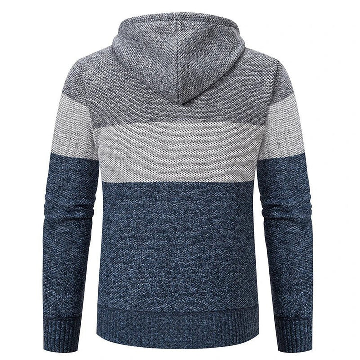 Rückansicht Strickjacke mit Kapuze, Colorblock-Muster in Grau-Blau-Ton