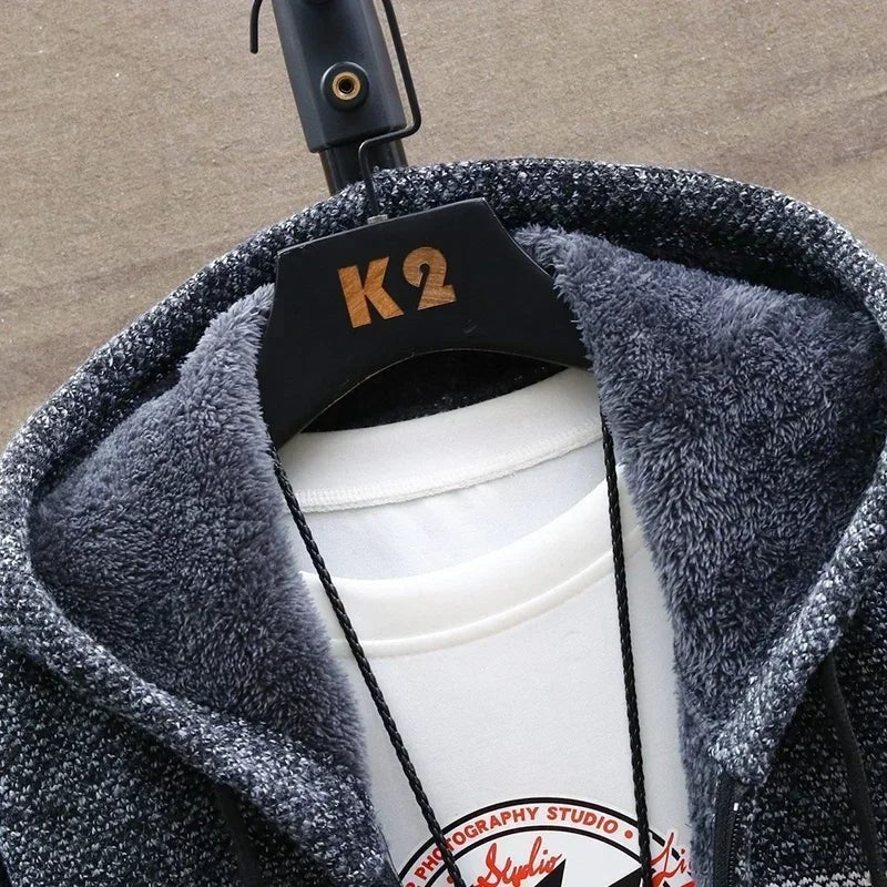 Kapuze mit weichem Fleece-Futter und Kordelzug im Detail