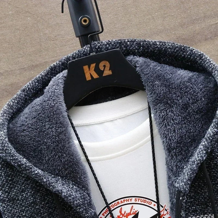 Kapuze mit weichem Fleece-Futter und Kordelzug im Detail