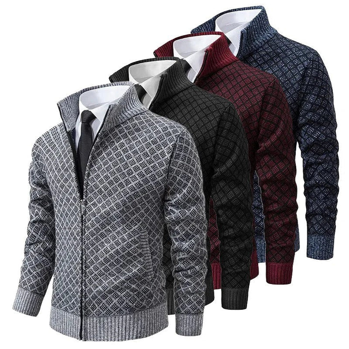 Vier Farbvarianten der Herren Strickjacke mit Stehkragen im Vergleich