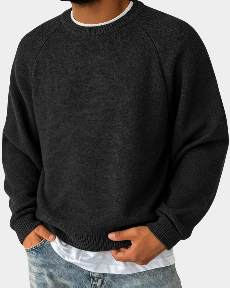 Schwarzer Herrenpullover mit Raglanärmeln und weitem Rundhalsausschnitt