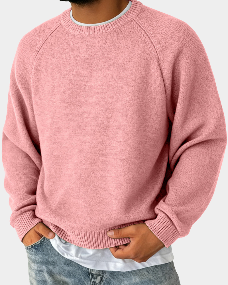 Rosafarbener Herrenpullover mit weichem Strick und Rippbündchen am Saum