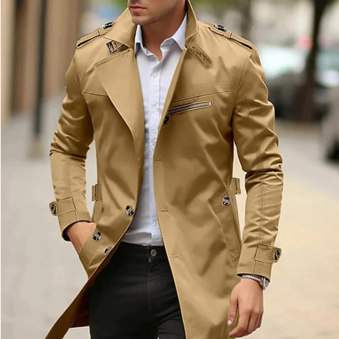 Karamellfarbener Herren Trenchcoat mit Bindegürtel und Brusttasche