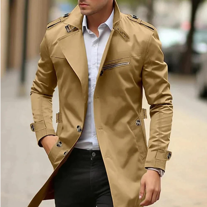 Karamellfarbener Herren Trenchcoat mit Bindegürtel und Brusttasche