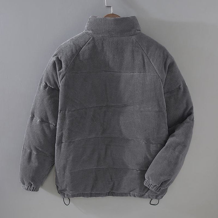 Rückansicht graue Cord-Winterjacke mit Kordelzug-Saum und Stehkragen