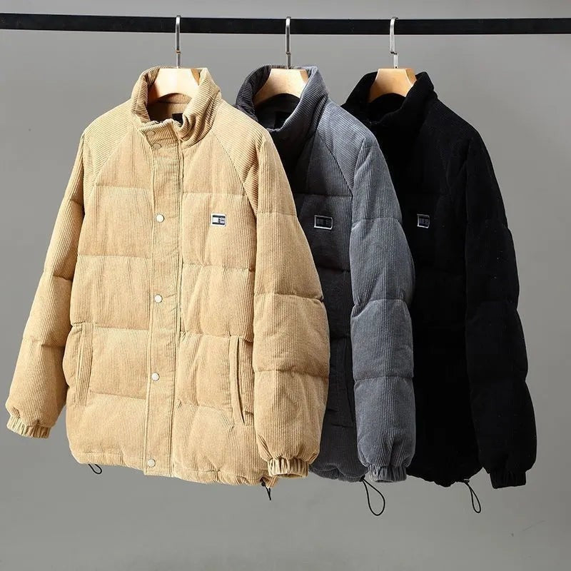 Cord-Winterjacken für Herren in Beige, Grau und Schwarz nebeneinander