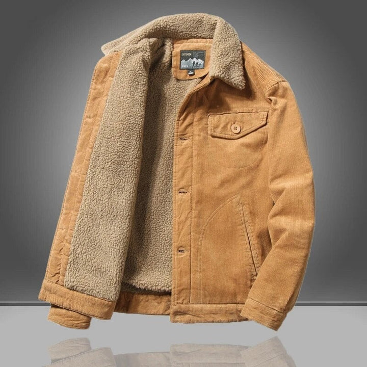 Camelfarbene Cordjacke mit Fellkragen und aufgesetzter Brusttasche
