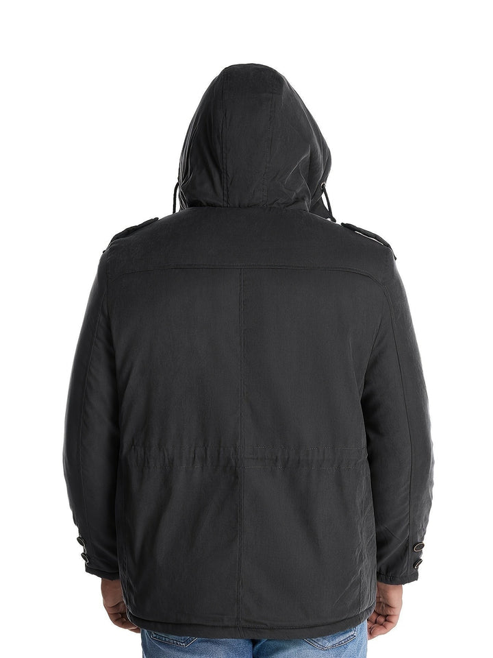 Schwarze Herrenjacke von hinten getragen mit weiter Kapuze