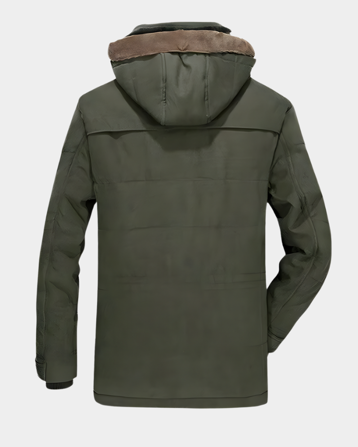 Rückenansicht der olivgrünen Winterjacke mit gefütterter Kapuze