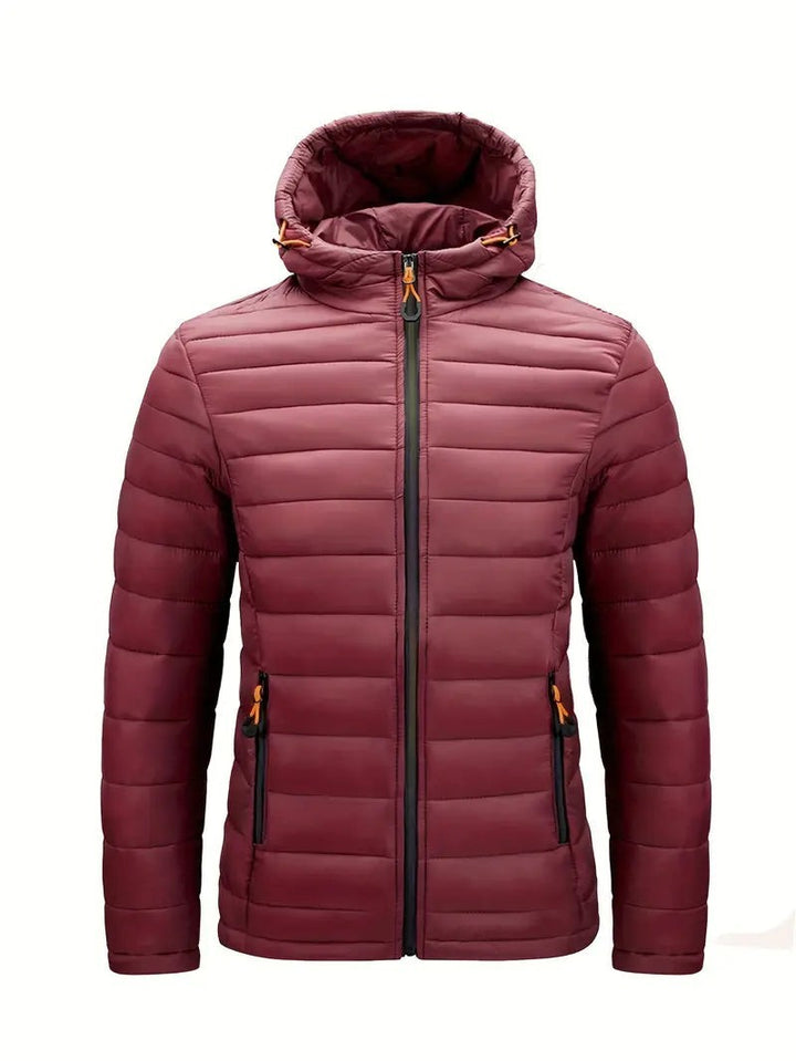 Weinrote Winterjacke mit Kapuze und Kontrast-Reißverschluss, Frontansicht