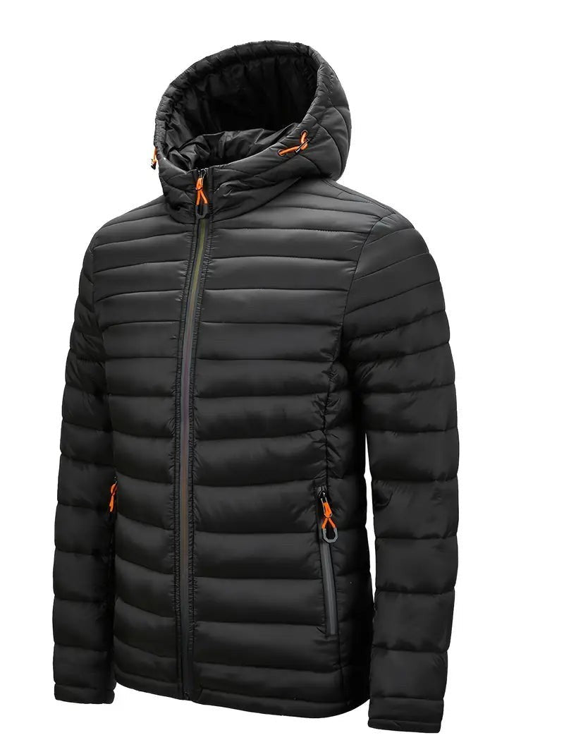 Schwarze Steppjacke mit Kapuze in seitlicher Ansicht