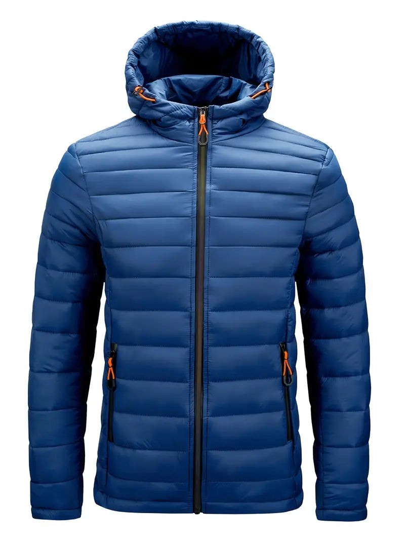 Blaue Steppjacke mit Kapuze und orangefarbenen Akzenten, Frontansicht
