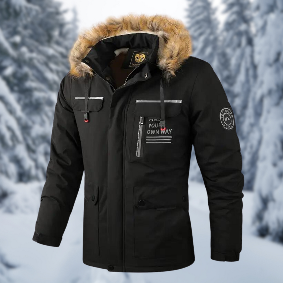 Winterjacke Anton in Schwarz mit Kapuze und mehreren Taschen