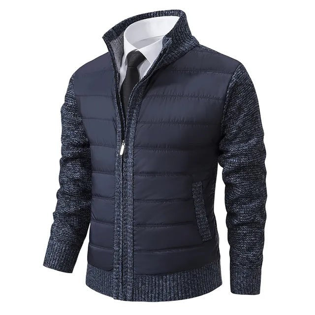 Winterjacke dunkelblau mit Strickärmeln und Steppfutter vorne